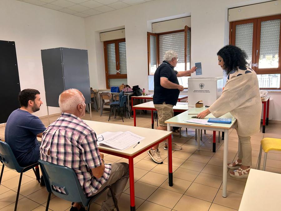 Amministrative, via allo spoglio: i risultati in diretta nei