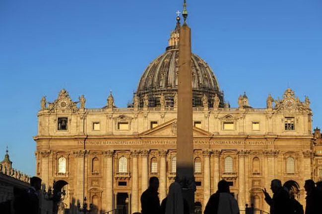 Il &quot;chierichetto del Papa&quot; e gli abusi in Vaticano: &quot;Ero un 13enne, violentato per sei anni&quot;