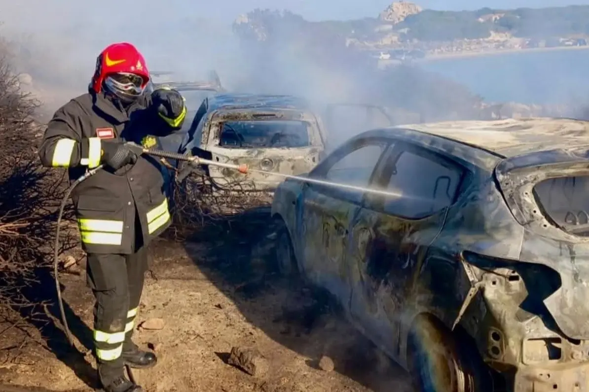 L'incendio a Punta Molentis