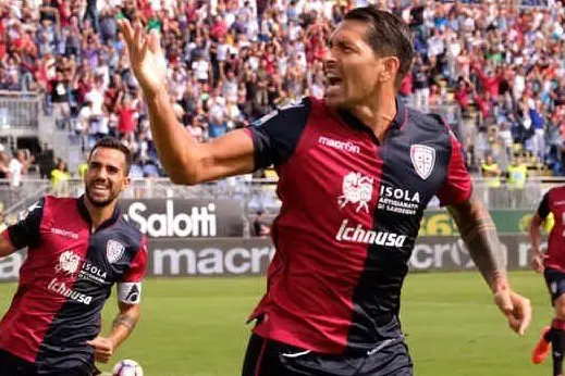 Borriello esulta dopo un gol