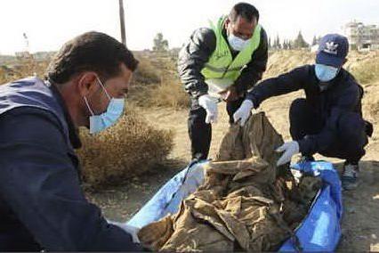 Trovati 600 corpi in una fossa comune a Raqqa