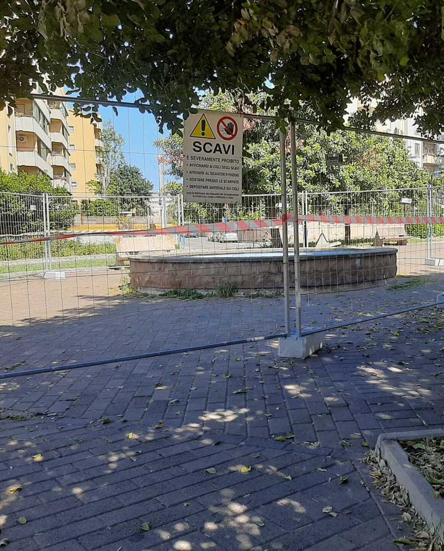 Rinasce la vecchia (e inattiva) fontana nella passeggiata pedonale
