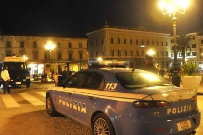 Controlli delle forze dell'ordine in piazza d'Italia - foto Calvi