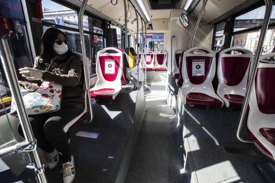 Un bus a Roma (Ansa - Carconi)