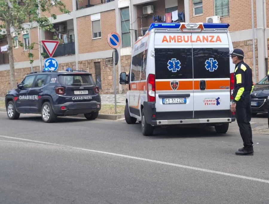 Muore in piazza dopo aver chiesto aiuto