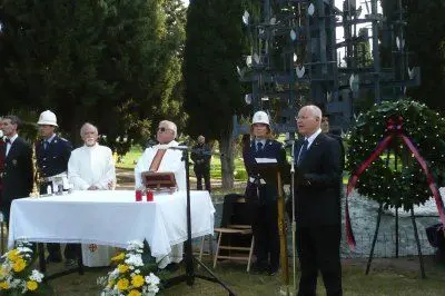 In una foto d'archivio la cerimonia di commemorazione a San Michele