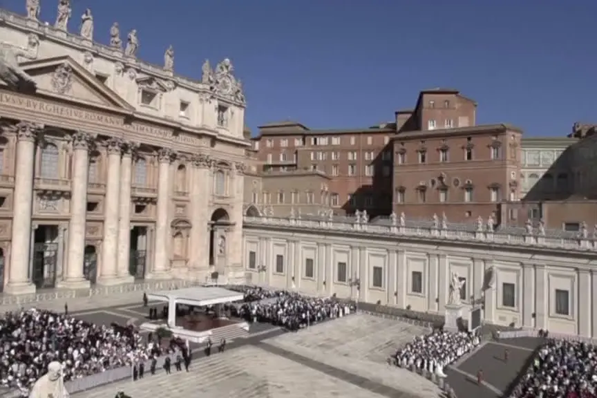 Papa ricorda il viaggio in Francia: Notre-Dame simbolo della rinascita