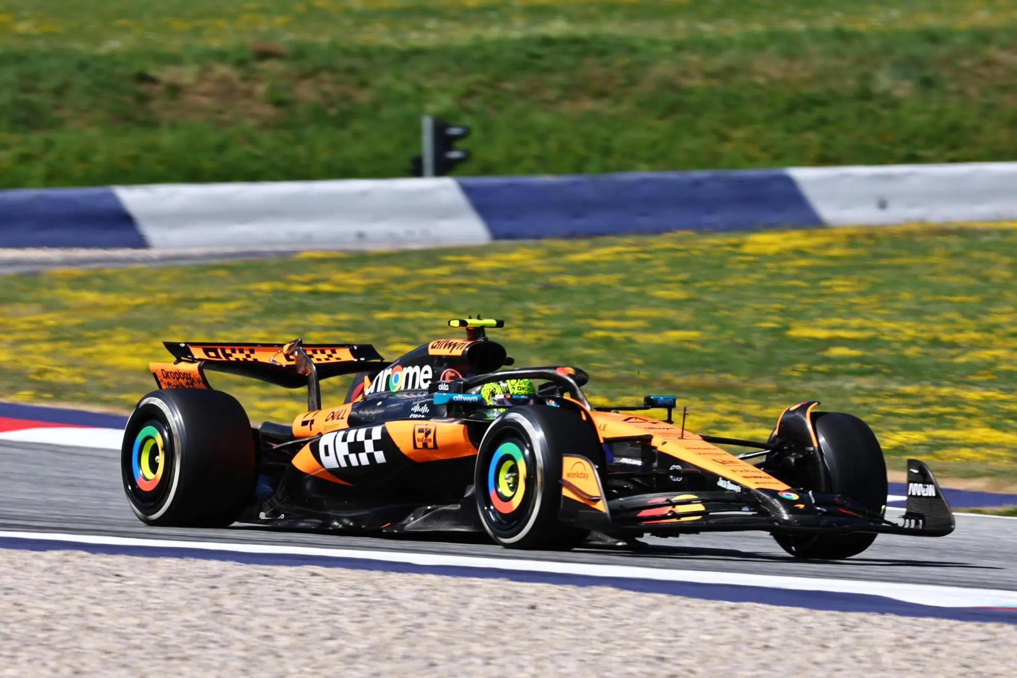 La McLaren di Lando Norris nel Gran Premio d'Austria di Formula 1 (foto Ansa)