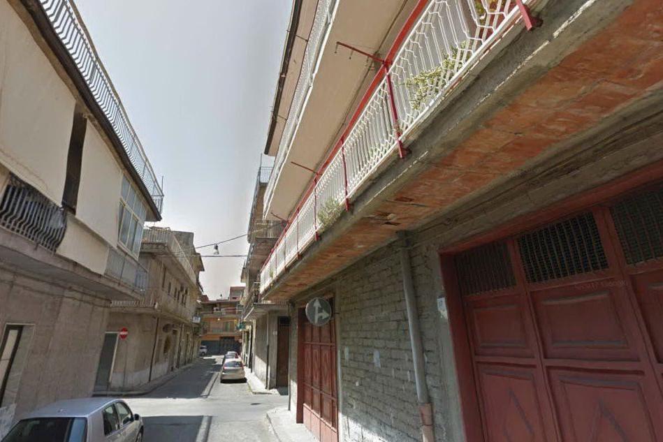 La tragedia è avvenuta in via Catanzaro, a Paternò (foto Google Maps)