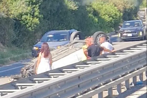 L'auto ribaltata (Ledda)