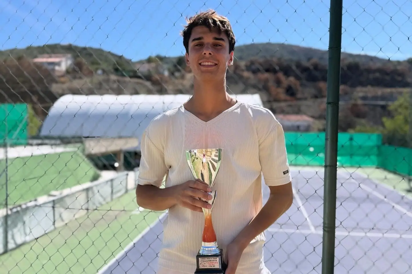 Premiazione per il vincitore del singolare maschile Niccolò Dessì (foto concessa)