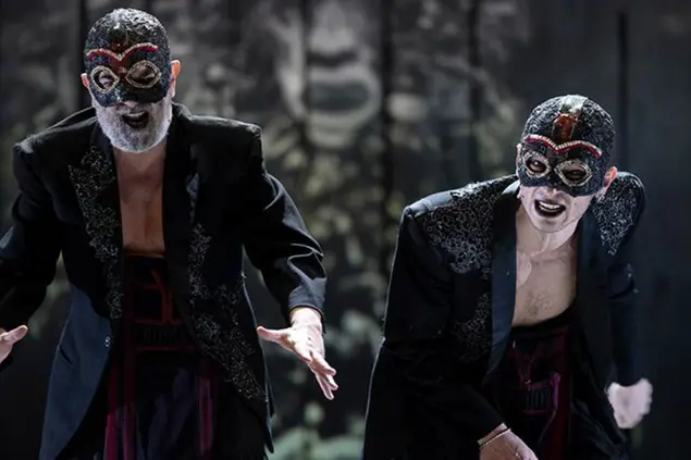Un'immagine dello spettacolo (foto Teatro dell'Elfo)