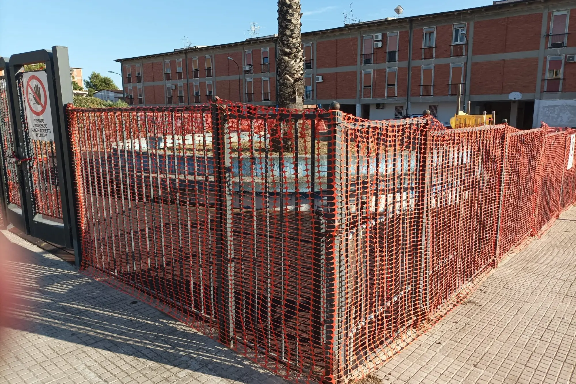 La recinzione del parco messa in sicurezza dall'Amministrazione comunale (foto Tellini)