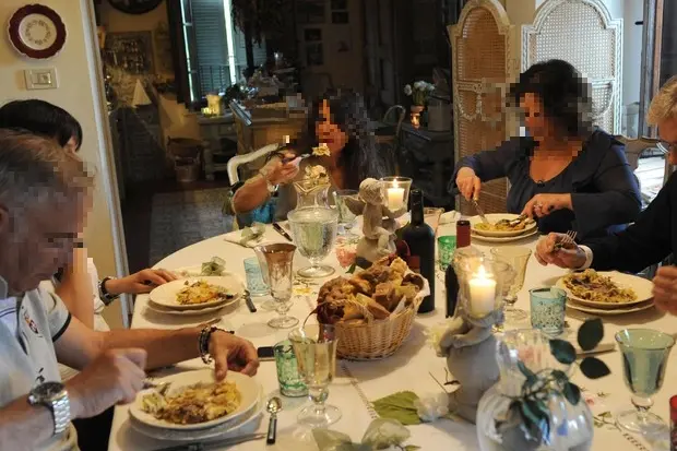 Un pranzo in famiglia (foto simbolo, Ansa)