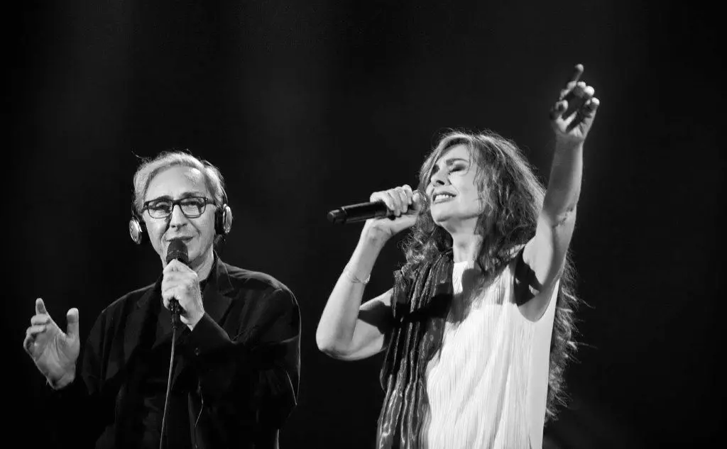 ... e alla canzone d'autore