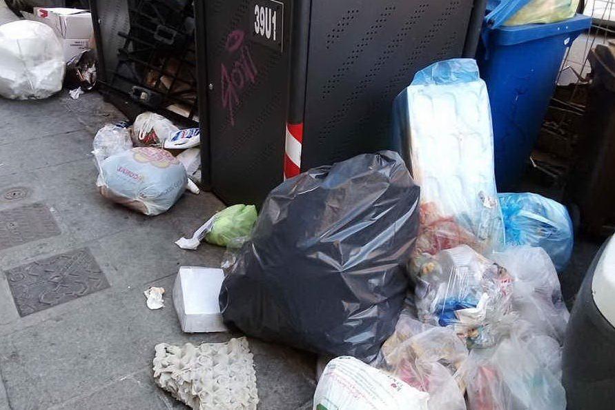 Rifiuti e cattivi odori in centro: così Cagliari accoglie i primi crocieristi del 2020