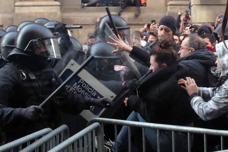 Barcellona, nuova ondata di proteste degli indipendentisti