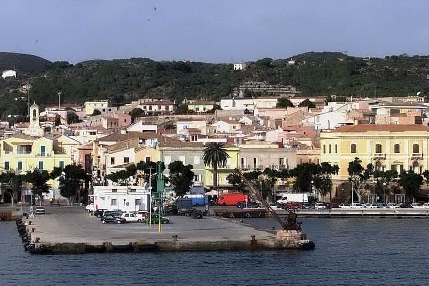 Traghetti per le isole minori: 500mila euro per biglietti agevolati