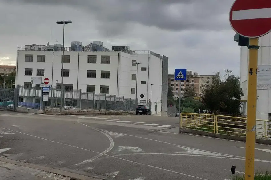 Il reparto malattie infettive dell'ospedale di Sassari (foto Tellini)