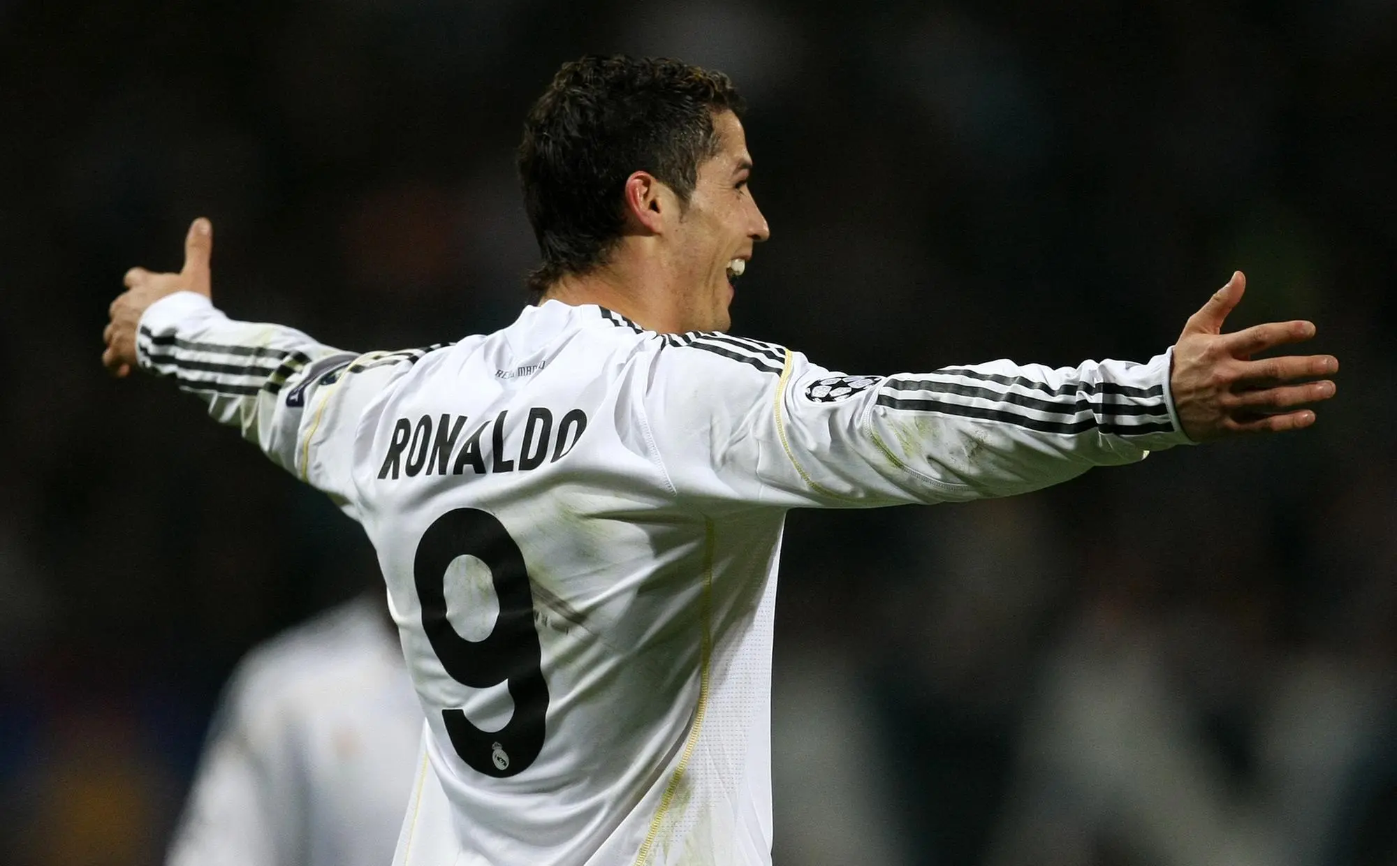 Cristiano Ronaldo con la maglia numero 9 che ha indossato solo nel 2009-10 al Real Madrid (AP, archivio L'Unione Sarda)