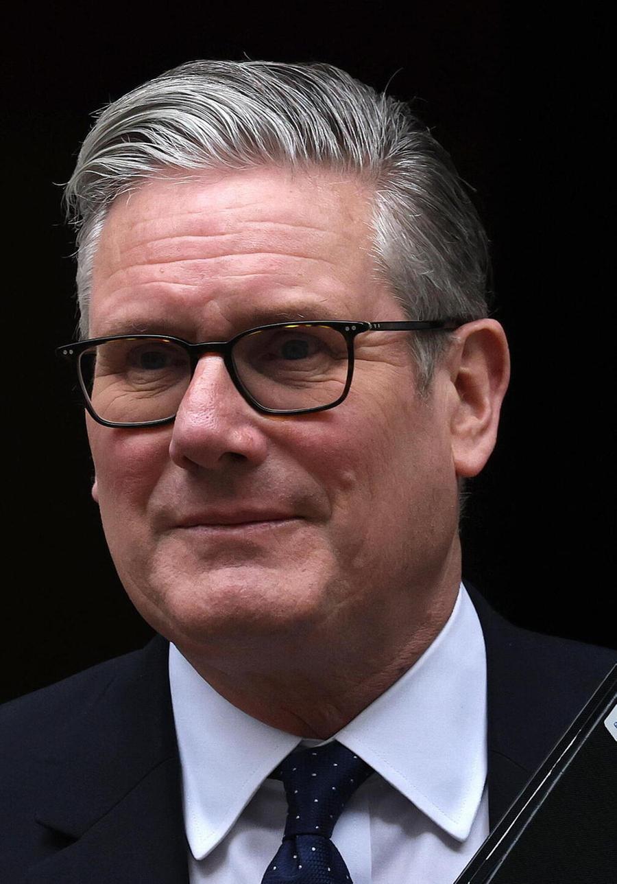 Starmer, guai per Mandelson nonostante il mea culpa
