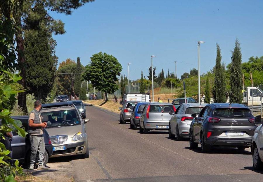 In fila per l’ecocentro, traffico in tilt