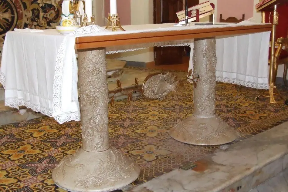 L'altare di una chiesa (immagine simbolo)