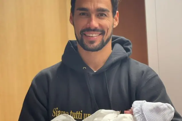 Fabio Fognini con la bimba (foto Twitter)