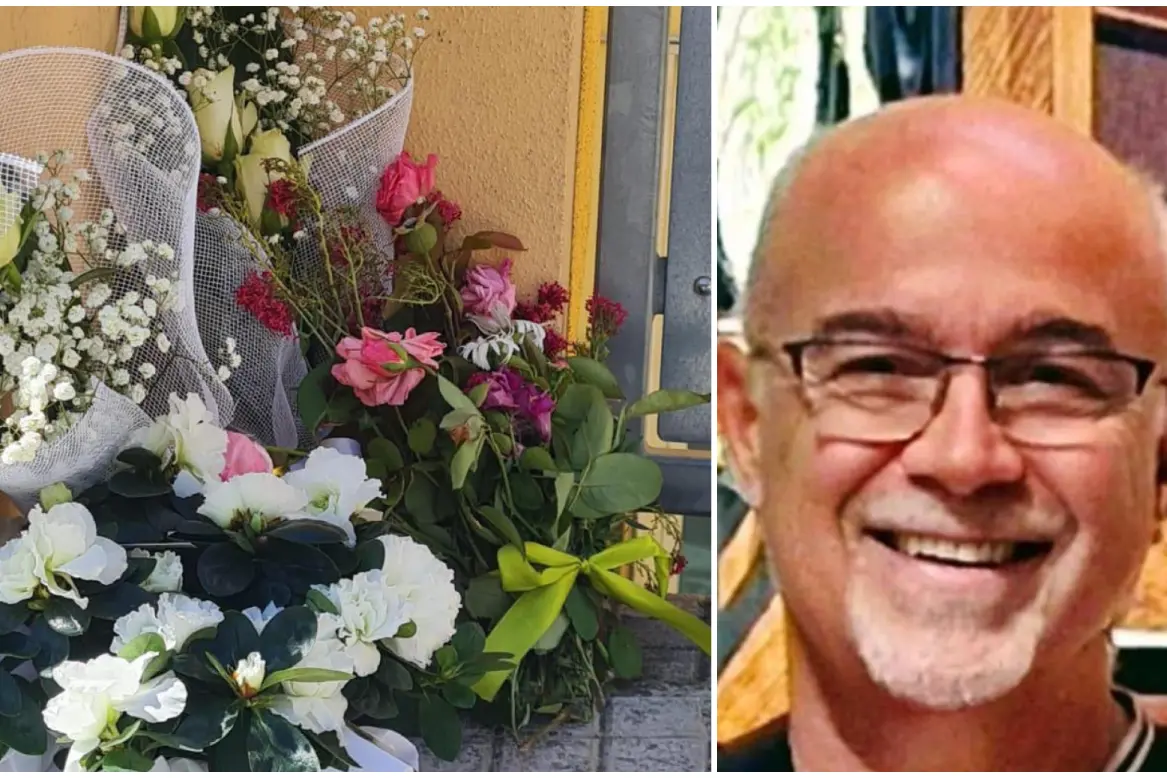 I fiori davanti al condominio di via Ichnusa, a destra Paolo Sanna