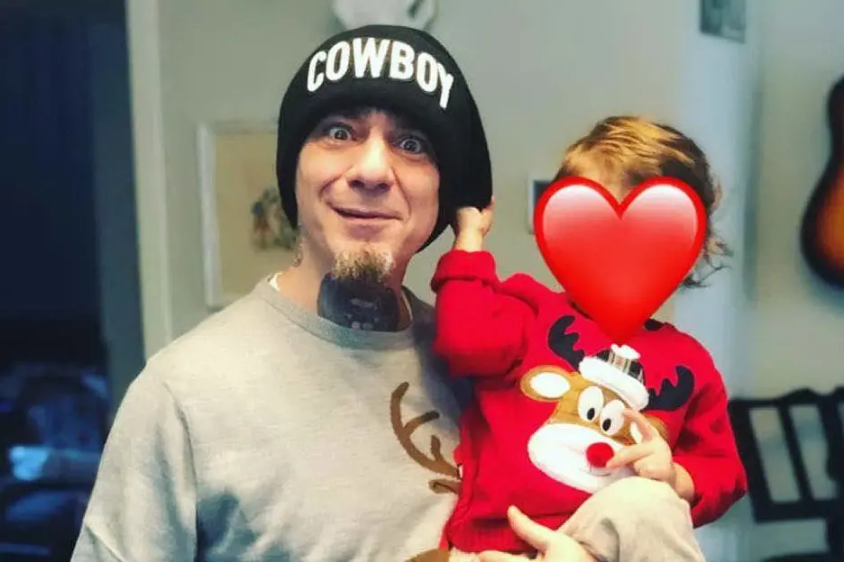 J-Ax con il figlio (foto da Instagram @JAx)