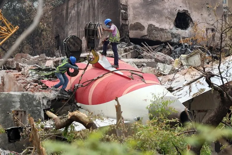 I resti del volo Air India precipitato lo scorso 12 giugno (foto Ansa)