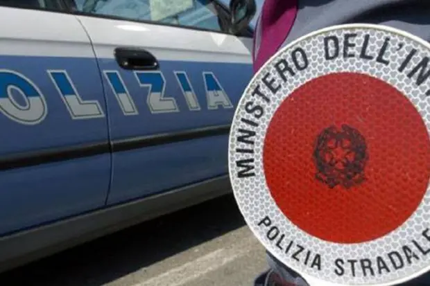 Polizia stradale (foto Ansa)