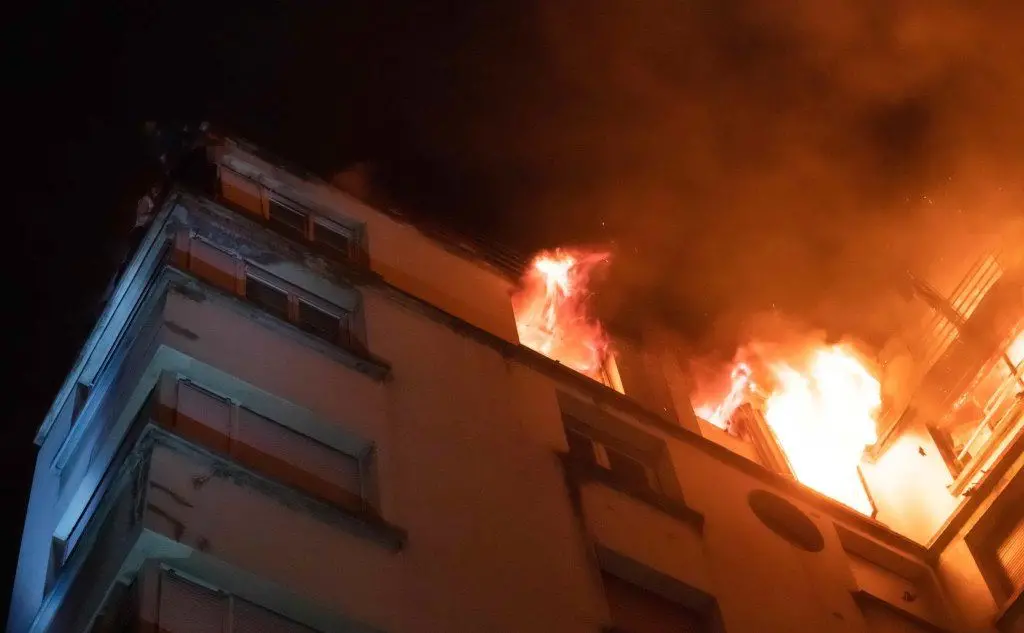 La donna era residente nell'edificio colpito dall'incendio (Ansa)