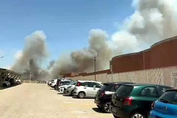 Incendio vicino al Policlinico, nube di fumo sull'ospedale