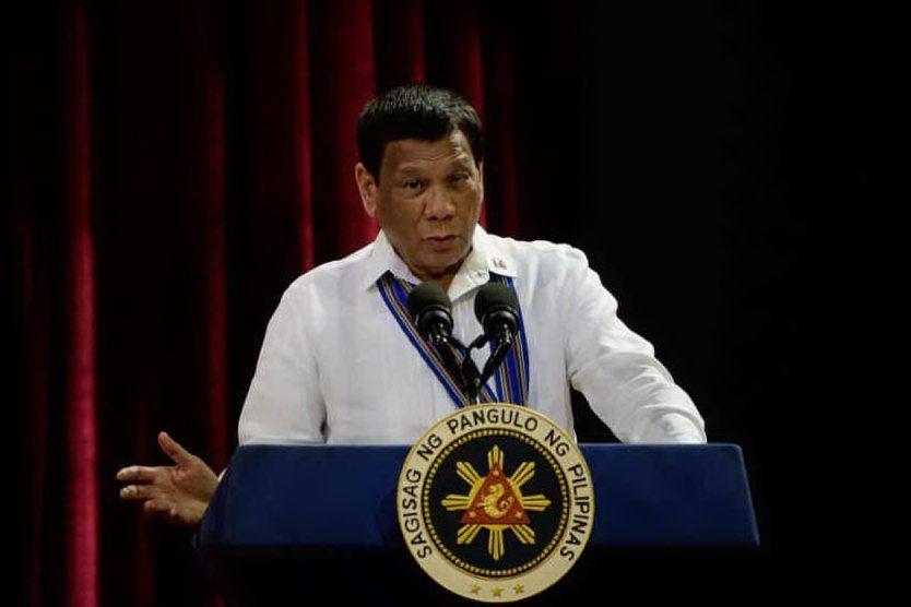 Il presidente Duterte confessa: &quot;Ho molestato la mia cameriera&quot;