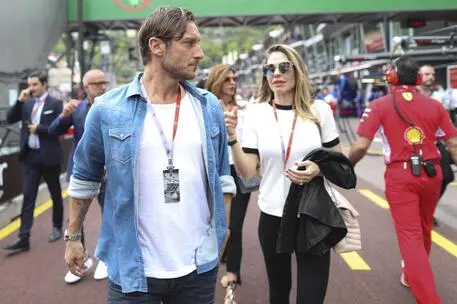 Francesco Totti e Ilary Blasi nel 2018 (Ansa)