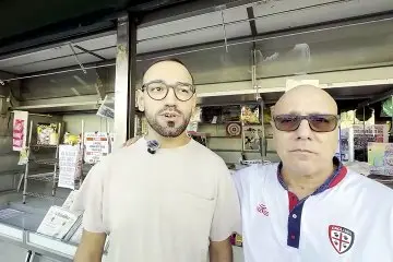 A Cagliari nel quartiere La Palma riapre l’edicola: la sfida del 33enne Matteo Bertolini