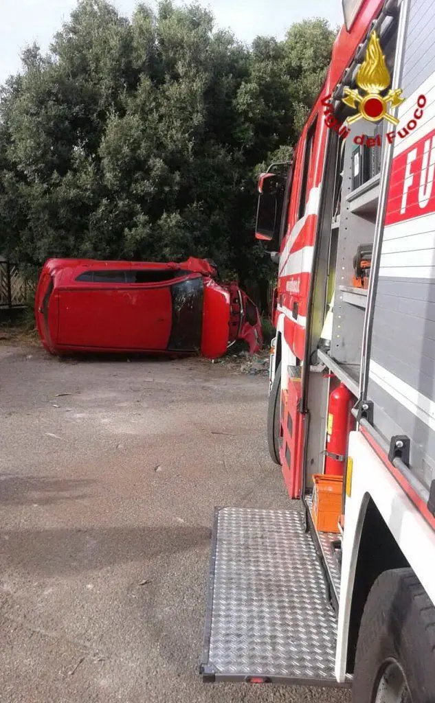 Sul posto i vigili del fuoco