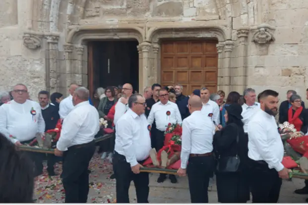 I simulacri dei Martiri Turritani all'inizio della processione (foto Pala)