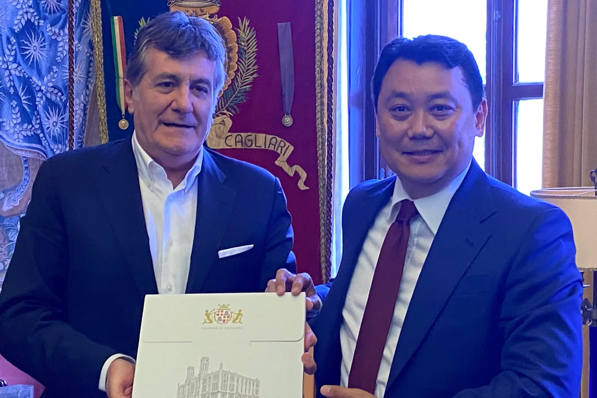 Edoardo Tocco e Taalai Bazarbaev (foto Comune di Cagliari)