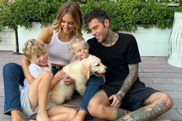 I Ferragnez con il nuovo cagnolino (foto Instagram)