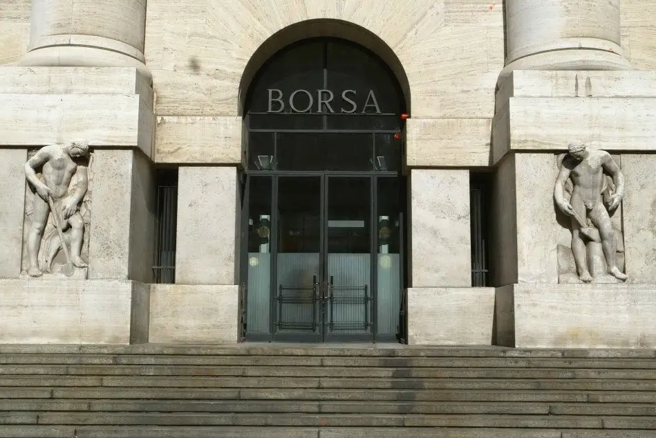 La sede della Borsa a Piazza Affari (Ansa)