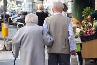 Una coppia di anziani