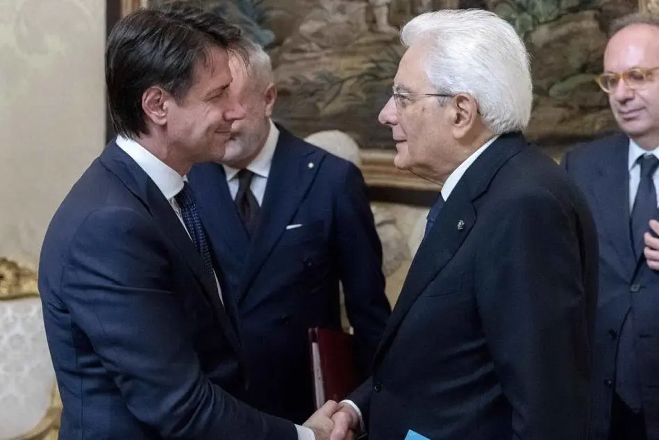 #AccaddeOggi: il 31 maggio 2018 il presidente della Repubblica Sergio Mattarella dà a Giuseppe Conte l'incarico per la formazione di un nuovo esecutivo (Ansa)