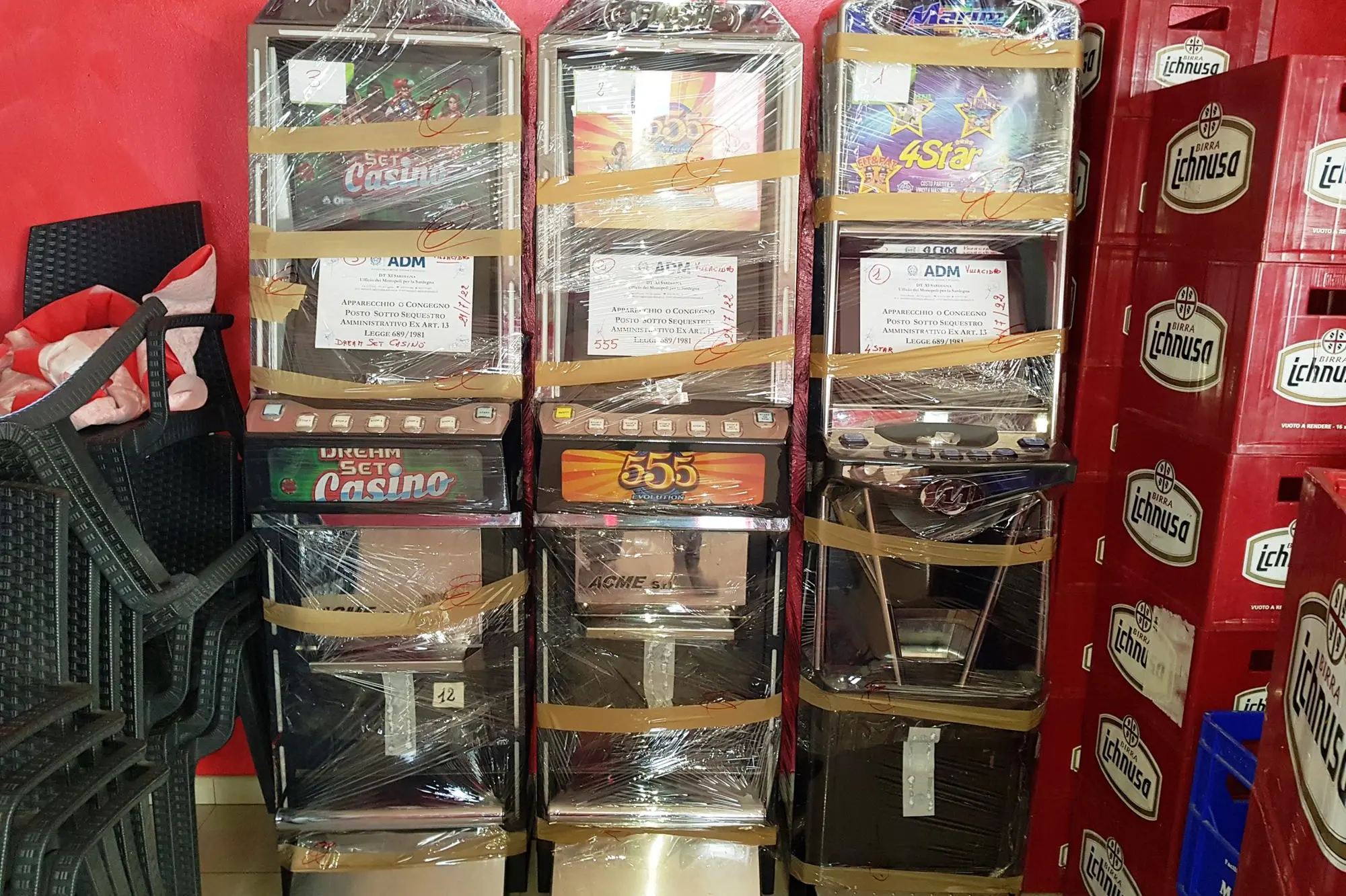 Sequestrate slot con doppia scheda contraffatta a Villacidro (foto concessa)