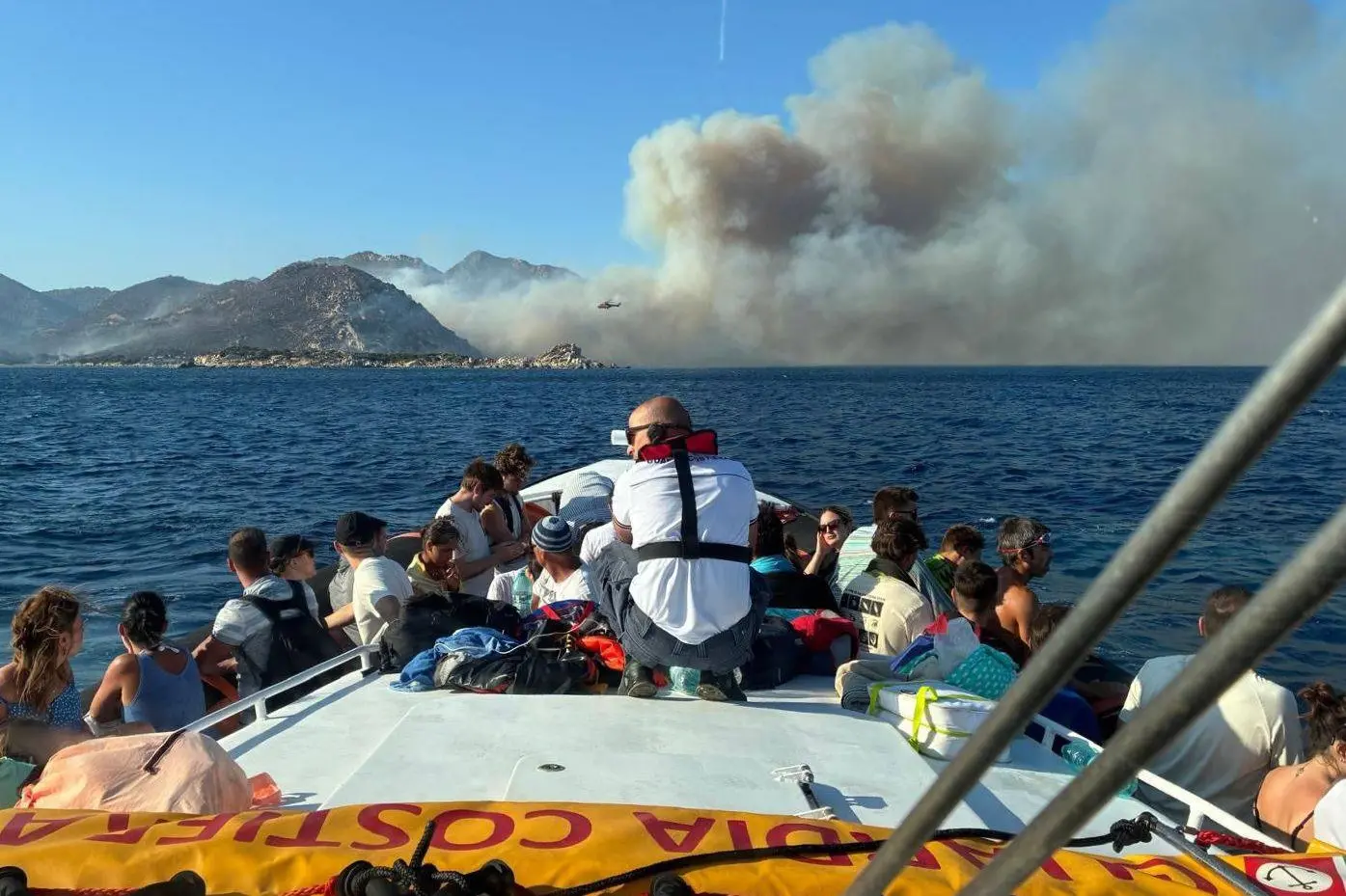 Un'immagine dei soccorsi a Punta Molentis domenica