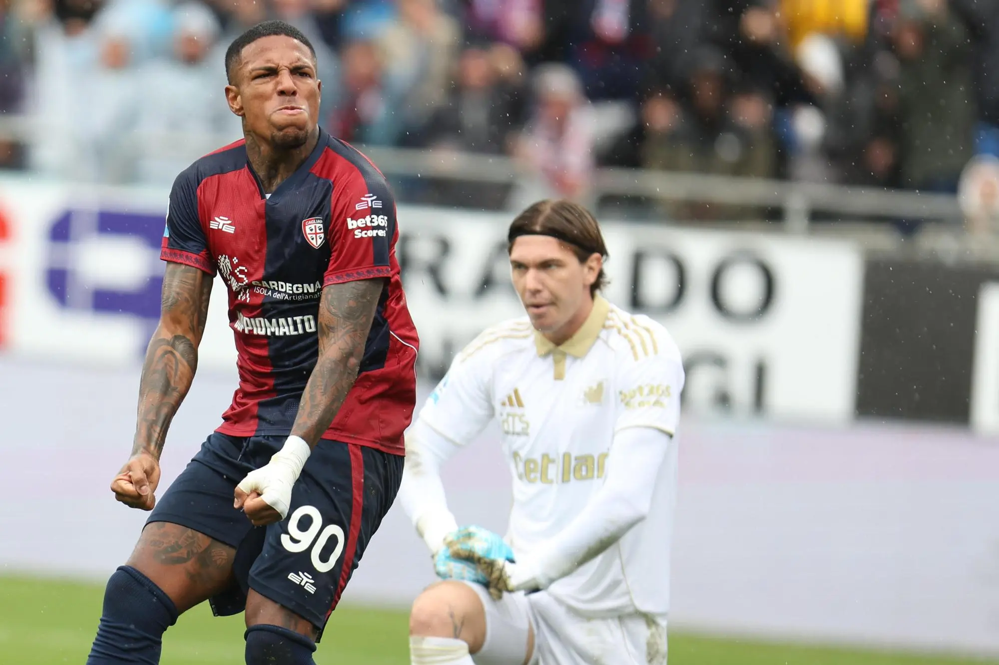 Michael Folorunsho esulta per il gol realizzato in Cagliari-Pisa (foto Ansa)