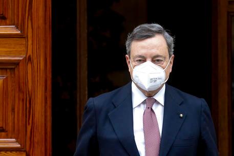 Pressing su Draghi, da Di Maio a Berlusconi: “Resti a Palazzo Chigi fino al 2023”