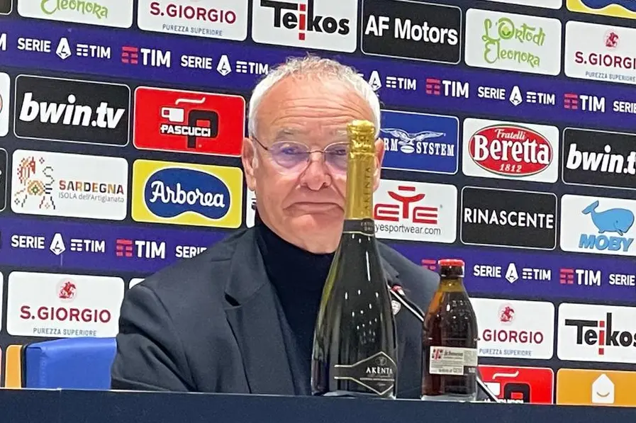 Claudio Ranieri in sala stampa dopo Cagliari-Salernitana (foto Spignesi)