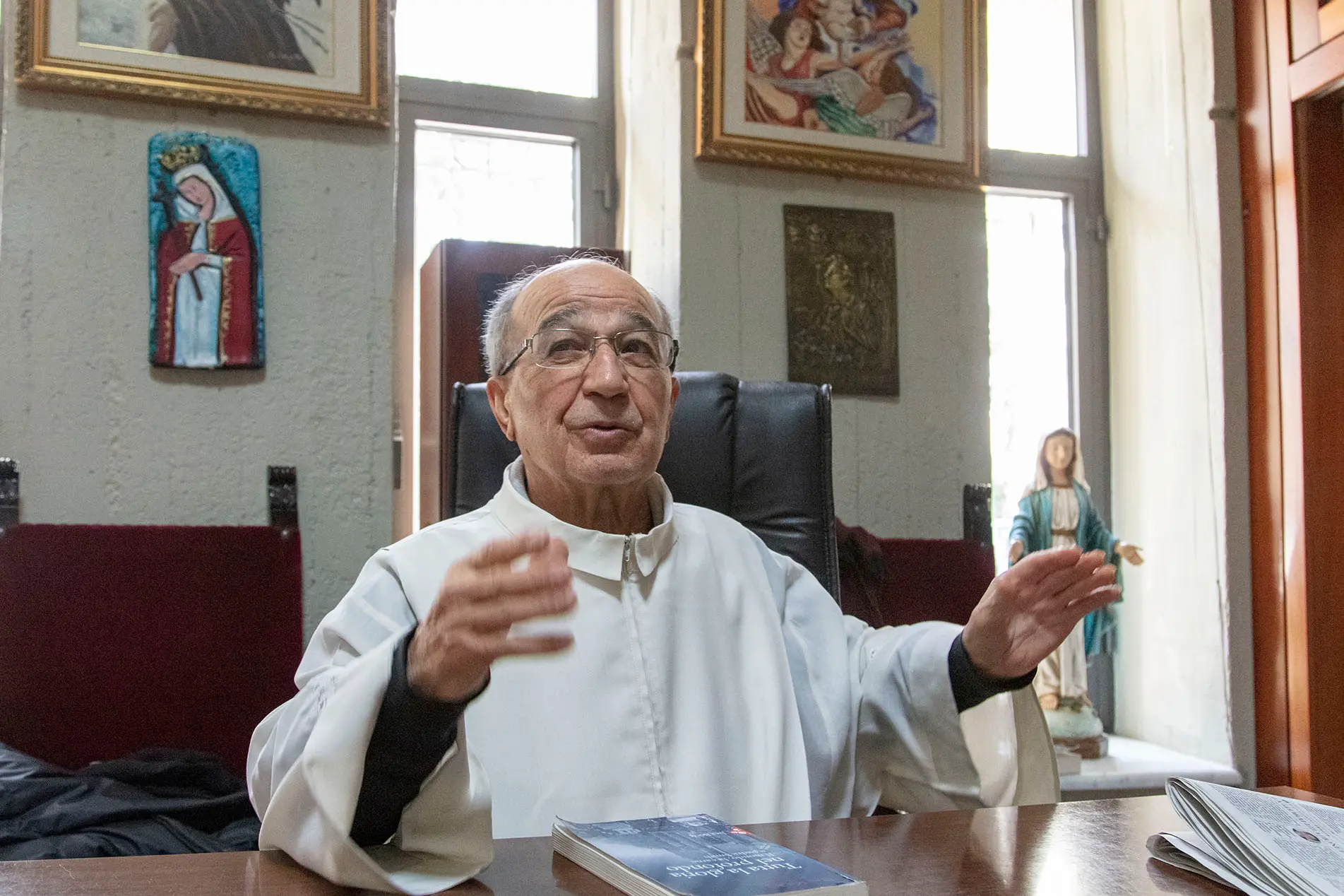 Don Gianni Paderi, parroco della chiesa Santa Maria degli Angeli a Flumini (Archivio L'Unione Sarda)